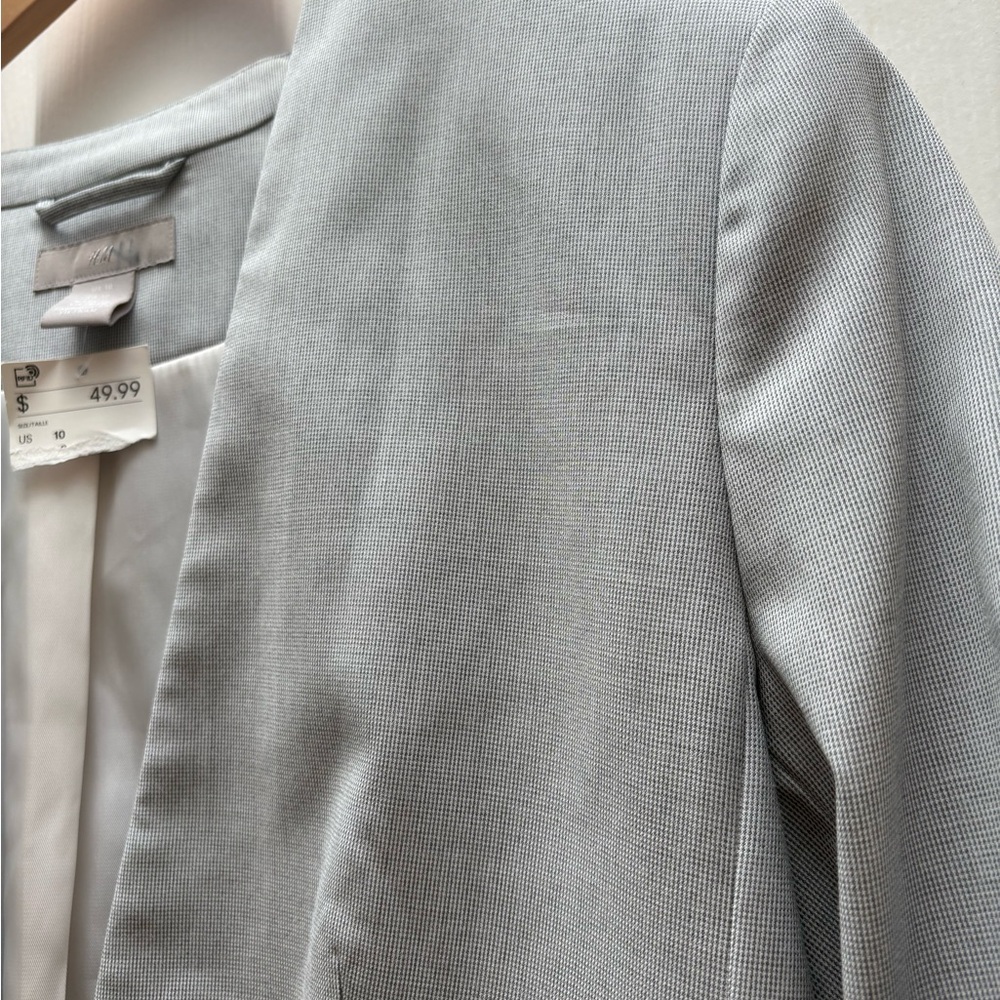 H&M Gray Blazer with Crew Neckline and Ruched Sleeves - Picture 4 of 5
